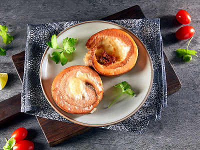 Рулет из горбуши с томатом и сыром