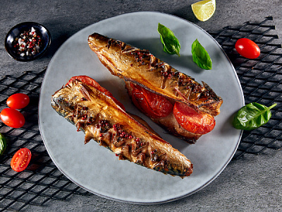 Скумбрия запечённая с томатами