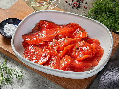 Нерка слбосолёная с зеленью