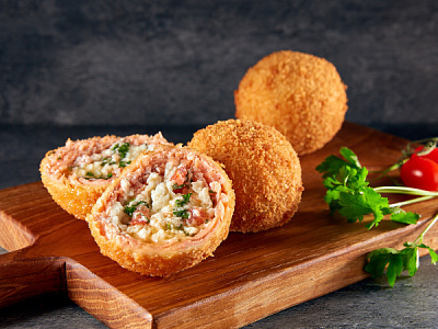 Лососевый шар с моцареллой